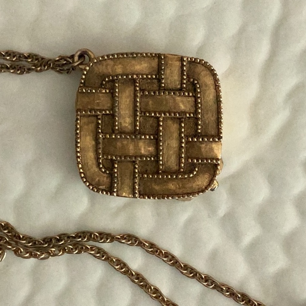 GOLD Locket VINTAGE Necklace Avon AVIANCE Compact PRECIOUS  24” Chain VNVC